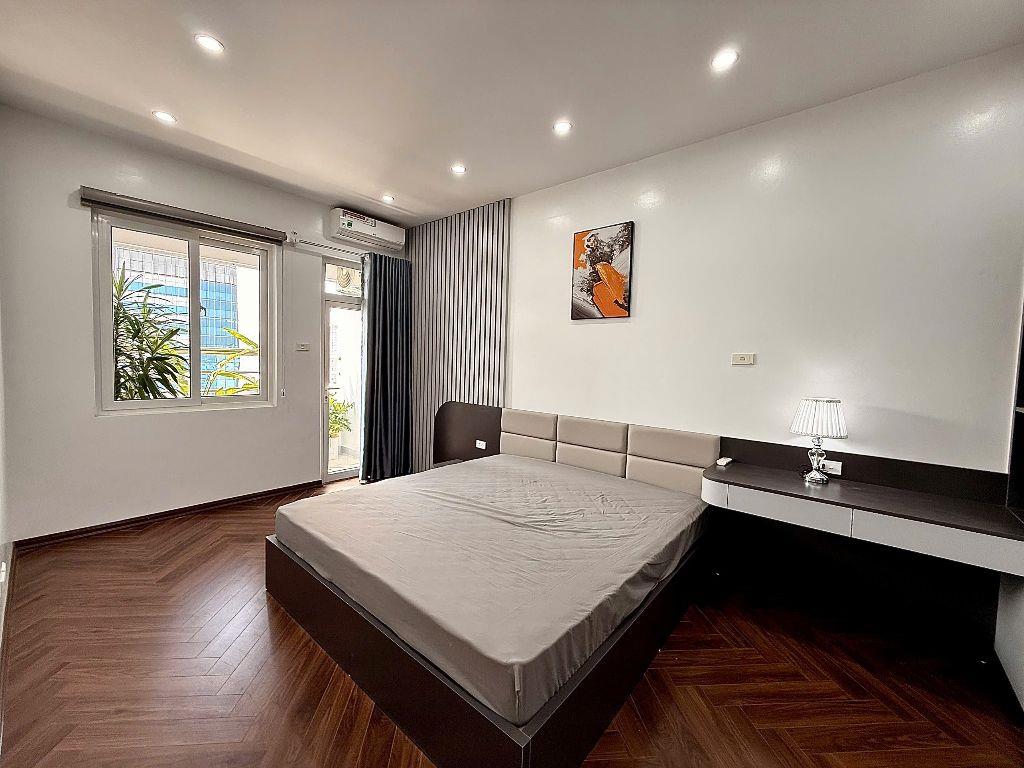 Bán căn hộ chung cư 18T1 Lê Văn Lương căn tầng cao 117m 3pn full đồ giá 9,2 tỷ bao phí