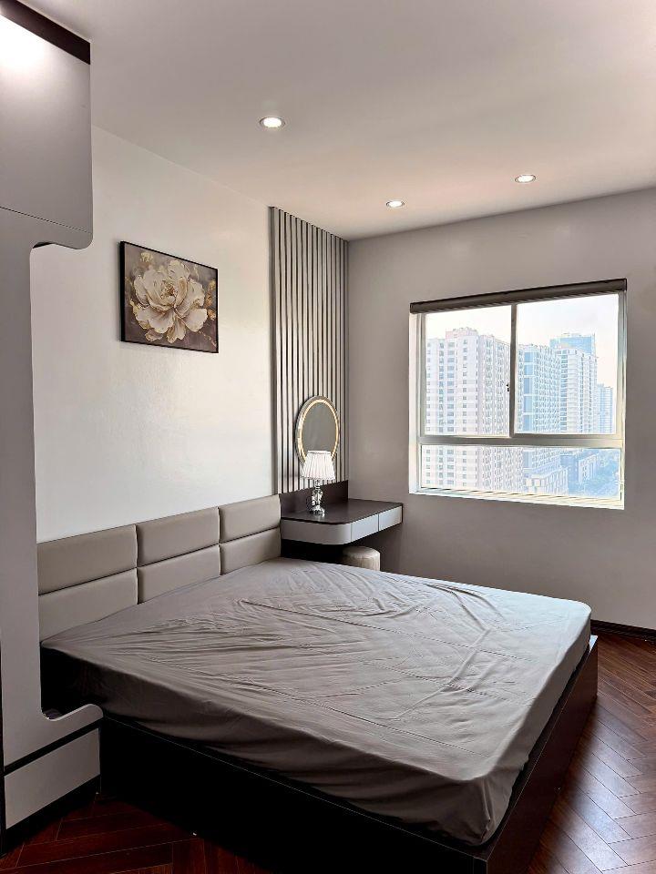 Bán căn hộ chung cư 18T1 Lê Văn Lương căn tầng cao 117m 3pn full đồ giá 9,2 tỷ bao phí