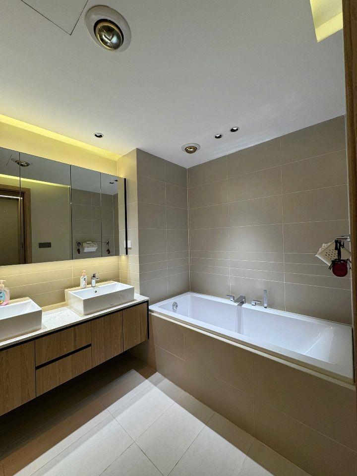 Bán căn hộ cao cấp Watermark Lạc Long Quân 102m 2pn full nội thất view trực diện Hồ Tây