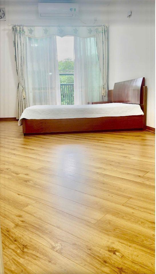 Cho thuê căn hộ A3 làng quốc tế Thăng Long căn góc 166m 3pn 1 phòng làm việc full đồ