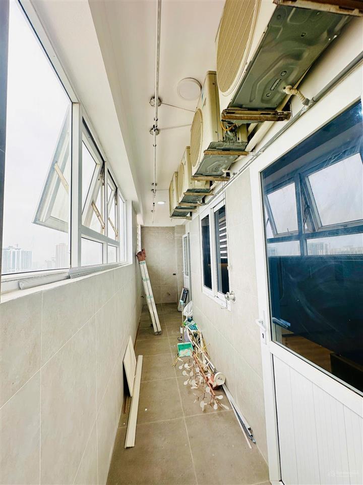 Bán căn hộ chung cư intracom trung văn 118m 3pn full đồ đẹp ban công hướng nam mát đẹp