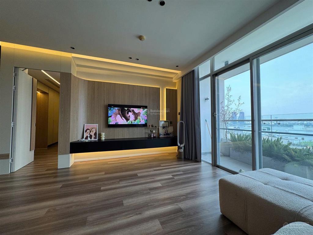 Bán căn hộ cao cấp watermark 395 lạc long quân 102m 2pn full đồ view trực diện hồ tây
