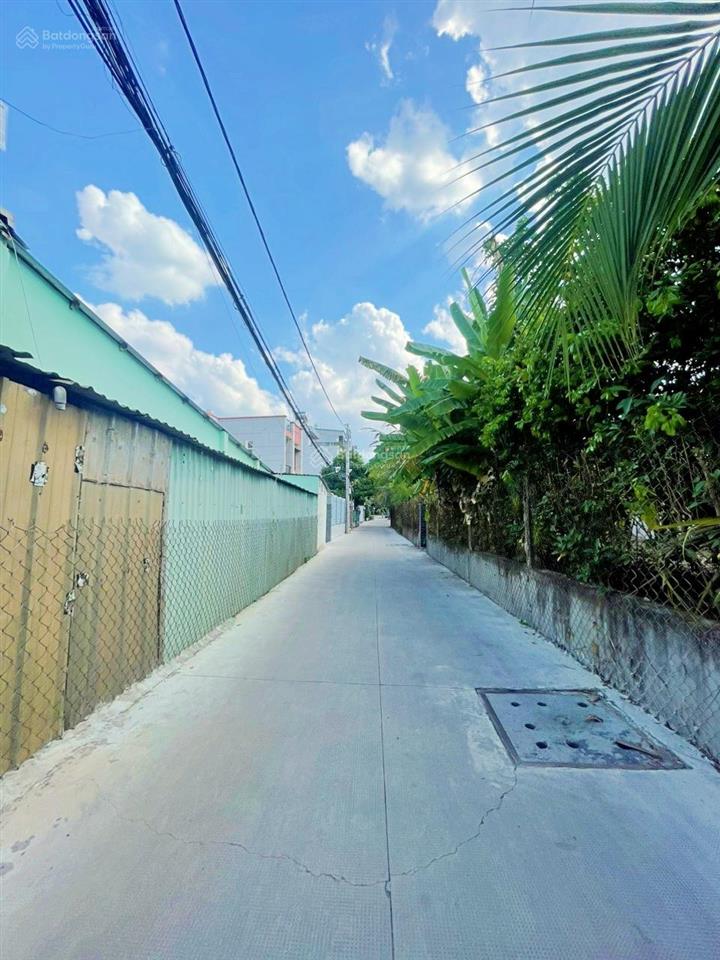 Đất xây full đường 2 làn ô tô chỉ cách ql13 100m, sổ riêng, được xây 4 tầng, thông kdc hồng long