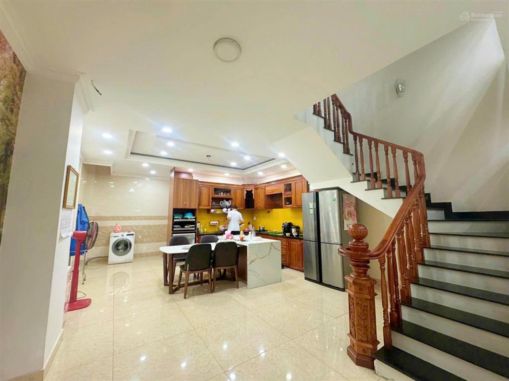 Chính chủ bán nhà ngay mặt tiền h886 thuận tiện kinh doanh, cách ql13 200m, đường thông, sổ riêng