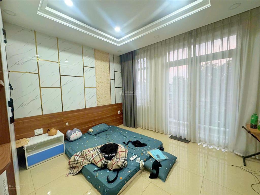 Chính chủ bán nhà ngay mặt tiền h886 thuận tiện kinh doanh, cách ql13 200m, đường thông, sổ riêng