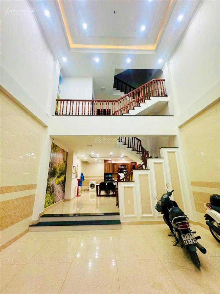 Chính chủ bán nhà ngay mặt tiền h886 thuận tiện kinh doanh, cách ql13 200m, đường thông, sổ riêng