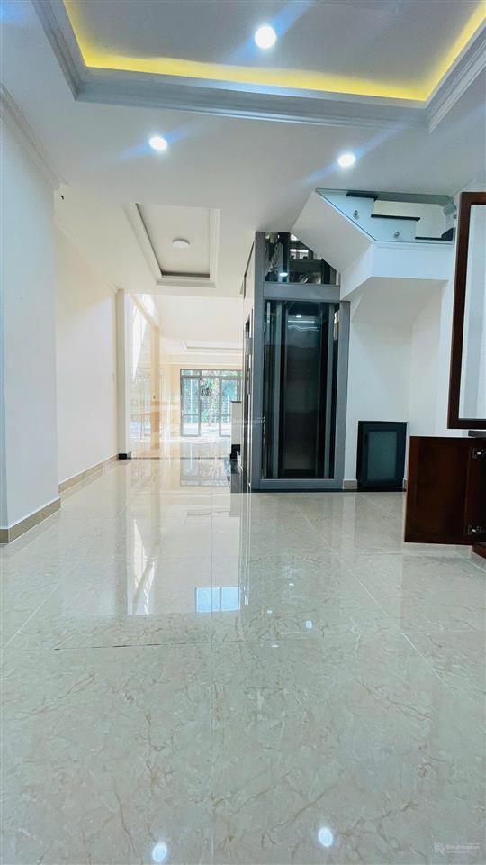 Cho thuê nhà mới xây có thang máy, view sông sg, cách ql13 200m, họp đồng lâu dài, tiện kinh doanh