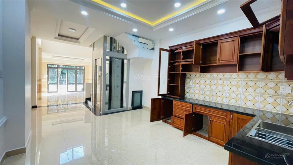 Cho thuê nhà mới xây có thang máy, view sông sg, cách ql13 200m, họp đồng lâu dài, tiện kinh doanh