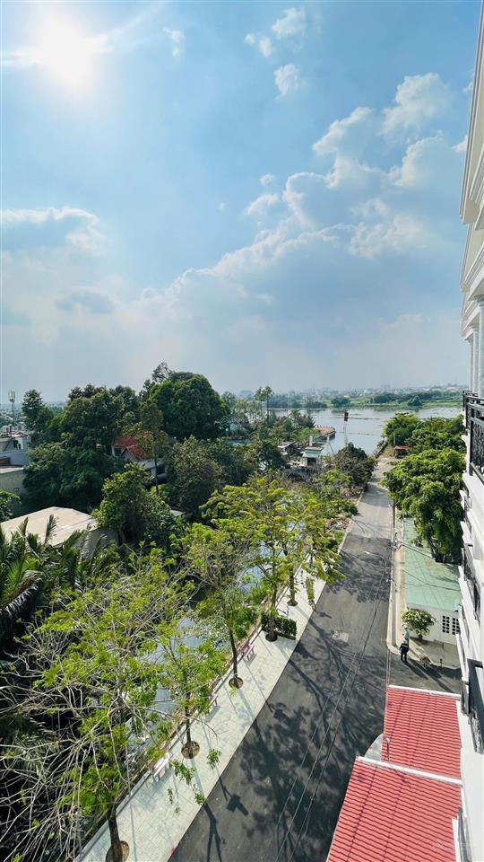 Cho thuê nhà mới xây có thang máy, view sông sg, cách ql13 200m, họp đồng lâu dài, tiện kinh doanh