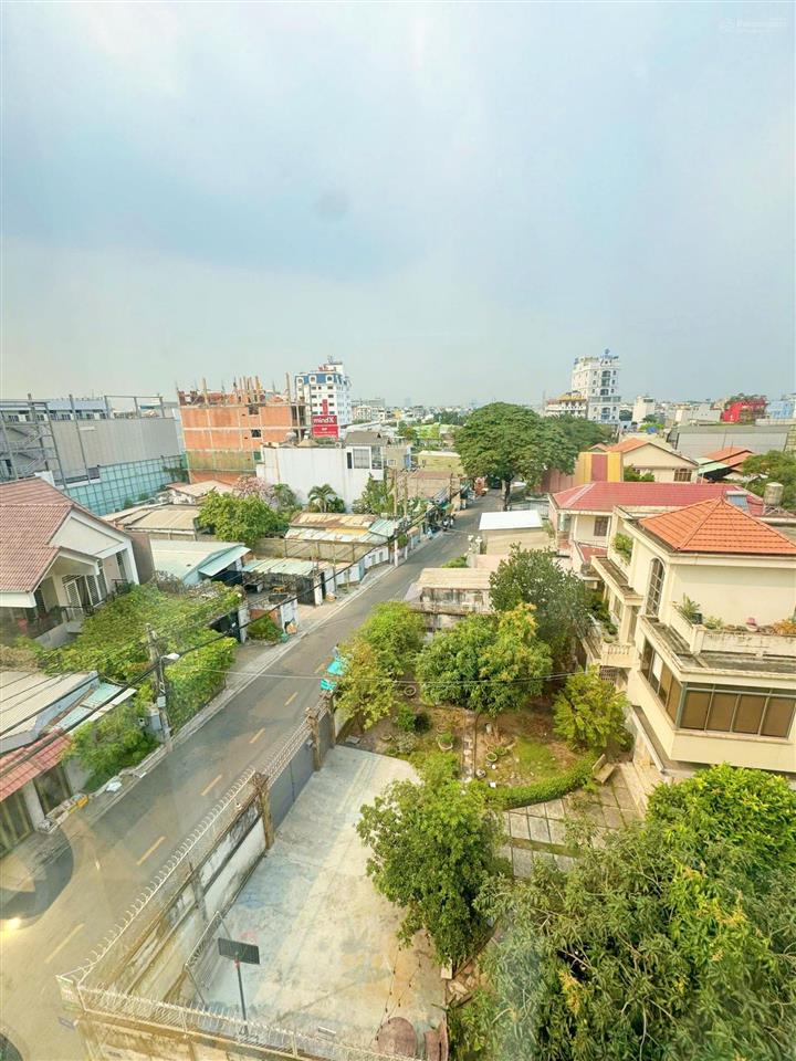 Bán nhà 4 tầng góc 2 mặt tiền đường số 17 phạm văn đồng, 200m tới giga mall, vị trí kinh doanh đẹp