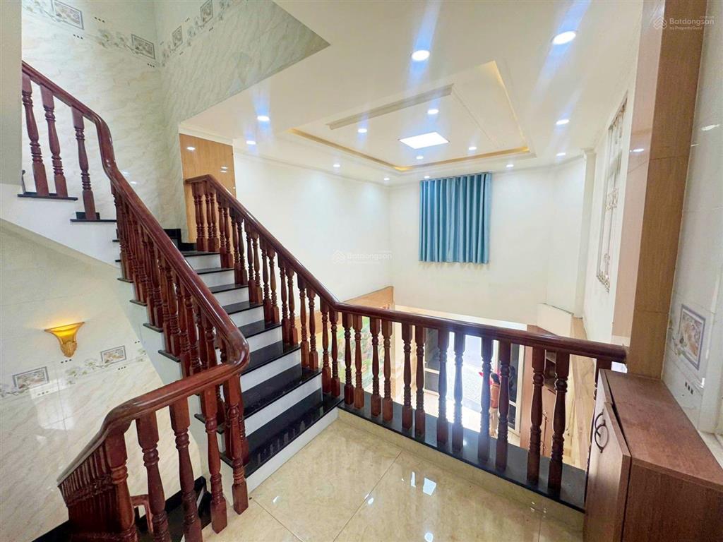 Bán nhà 4 tầng góc 2 mặt tiền đường số 17 phạm văn đồng, 200m tới giga mall, vị trí kinh doanh đẹp