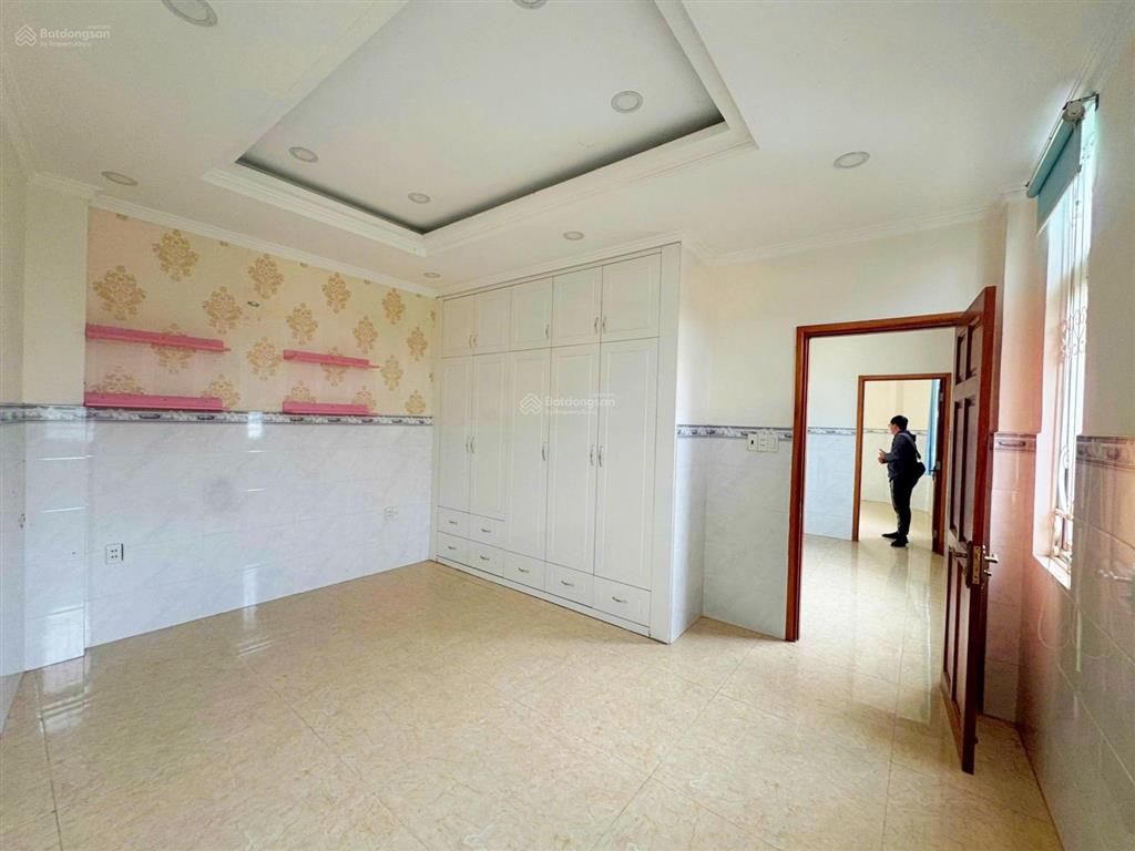 Bán nhà 4 tầng góc 2 mặt tiền đường số 17 phạm văn đồng, 200m tới giga mall, vị trí kinh doanh đẹp