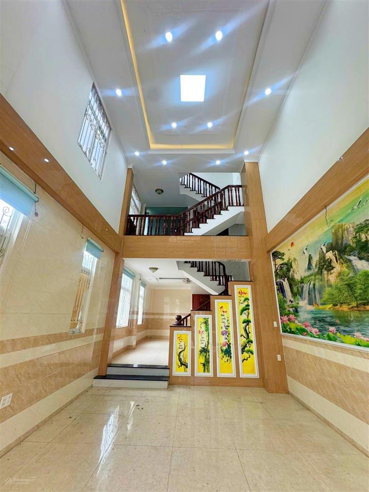 Bán nhà 4 tầng góc 2 mặt tiền đường số 17 phạm văn đồng, 200m tới giga mall, vị trí kinh doanh đẹp