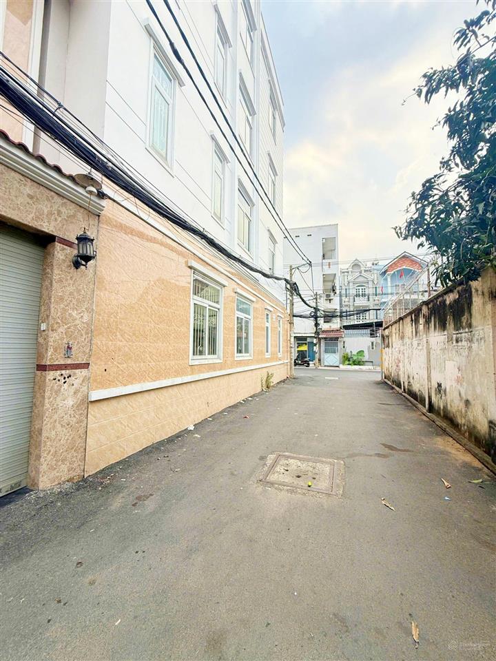 Bán nhà 4 tầng góc 2 mặt tiền đường số 17 phạm văn đồng, 200m tới giga mall, vị trí kinh doanh đẹp