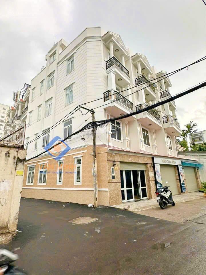 Bán nhà 4 tầng góc 2 mặt tiền đường số 17 phạm văn đồng, 200m tới giga mall, vị trí kinh doanh đẹp