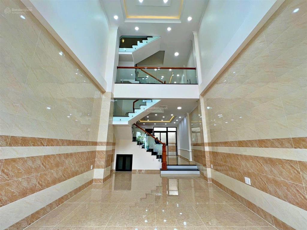 Chính chủ bán gấp nhà 3 lầu sát vạn phúc city, ngay trục ql13 mở rộng 60m, đường 9m kdc hiện hữu