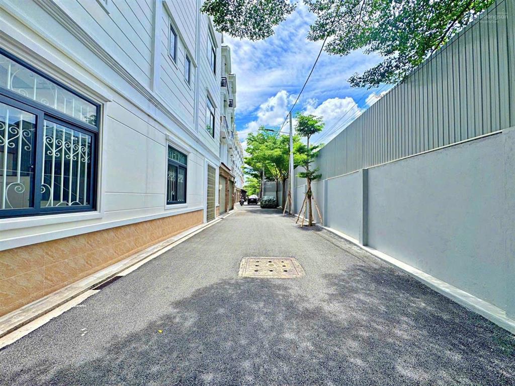 Chính chủ bán gấp nhà 3 lầu sát vạn phúc city, ngay trục ql13 mở rộng 60m, đường 9m kdc hiện hữu