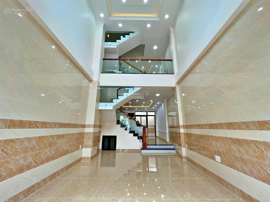 Chủ giảm giá mạnh bán gấp dãy nhà phố mới xây đường 9m thông ô bàn cờ, cách ql13 200m, view sông sg