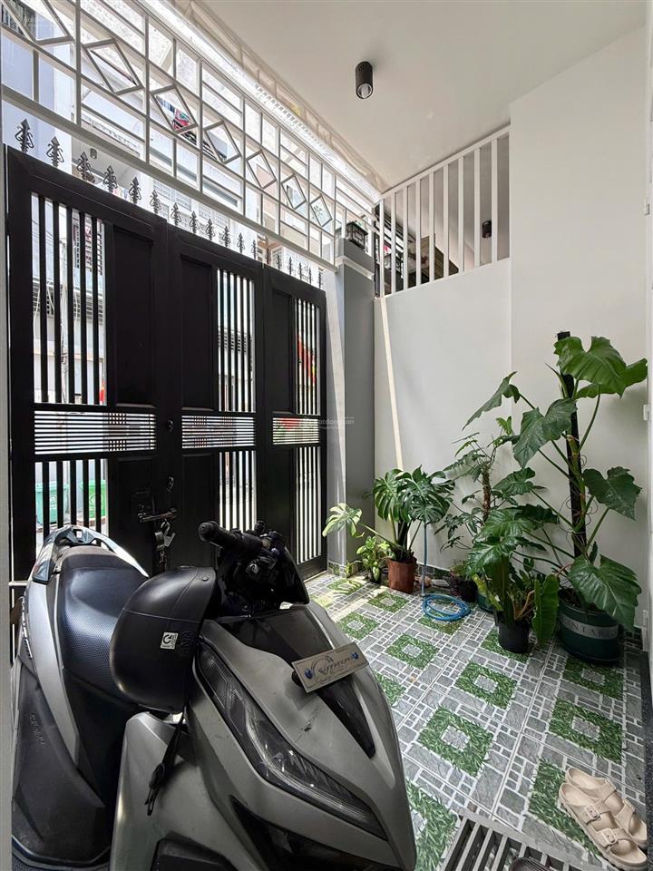 Chủ bán gấp nhà 2 lầu kdc an ninh, phù hợp ở hoặc mở vp cty, hẻm xe tải, shr hoàn công, giá tl tốt