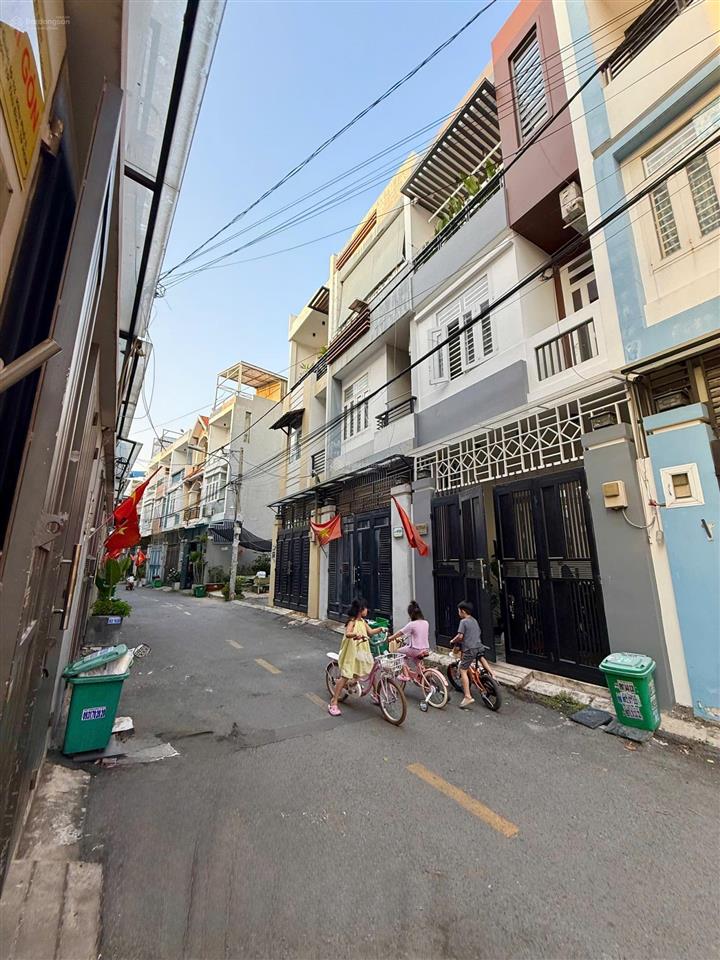 Chủ bán gấp nhà 2 lầu kdc an ninh, phù hợp ở hoặc mở vp cty, hẻm xe tải, shr hoàn công, giá tl tốt