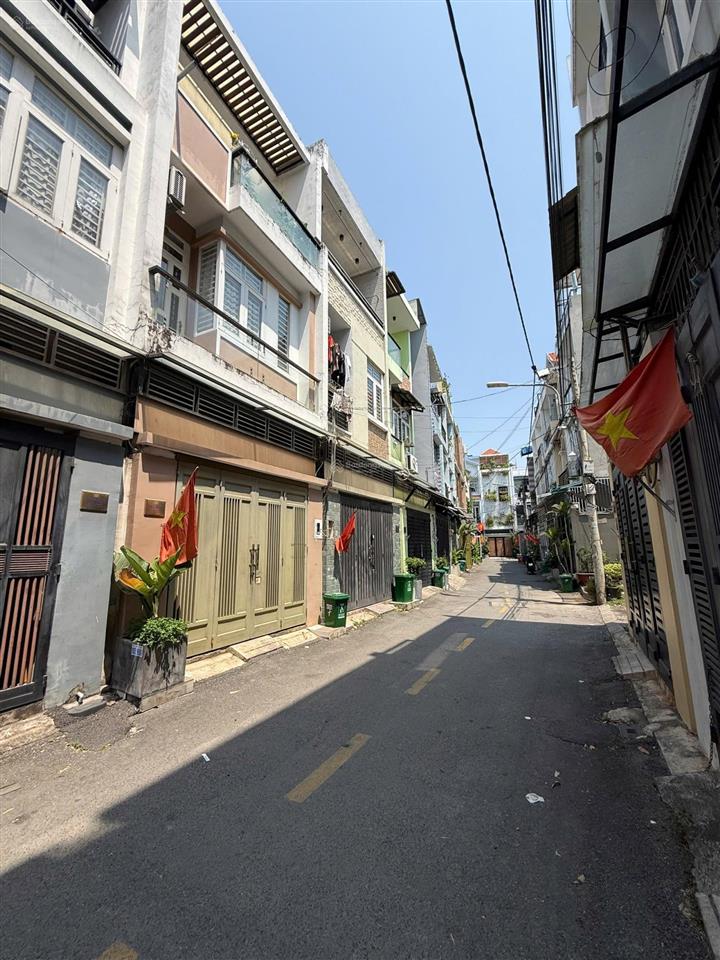 Chủ bán gấp nhà 2 lầu kdc an ninh, phù hợp ở hoặc mở vp cty, hẻm xe tải, shr hoàn công, giá tl tốt