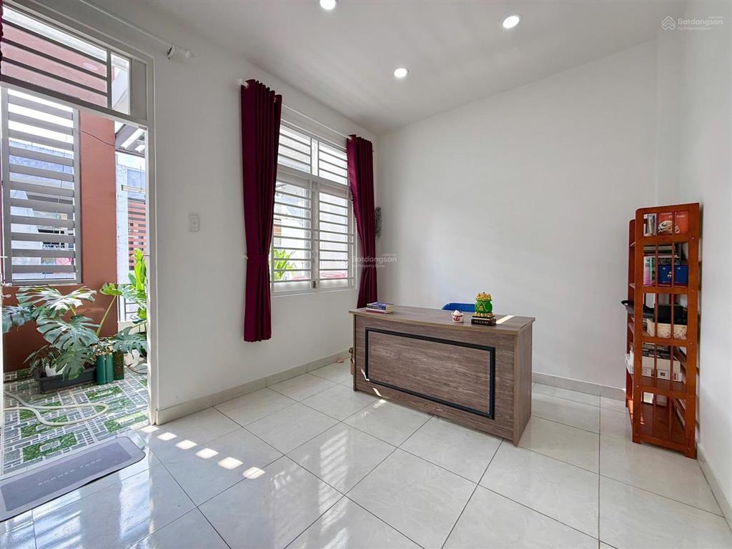 Chủ bán gấp nhà 2 lầu kdc an ninh, phù hợp ở hoặc mở vp cty, hẻm xe tải, shr hoàn công, giá tl tốt