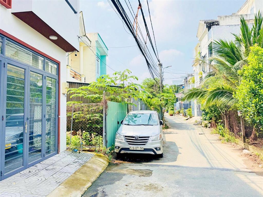 Nhà đẹp 4 tầng full nội thất ngay vạn phúc city, cách ql13 200m, sổ riêng hoàn công, tiện cho thuê