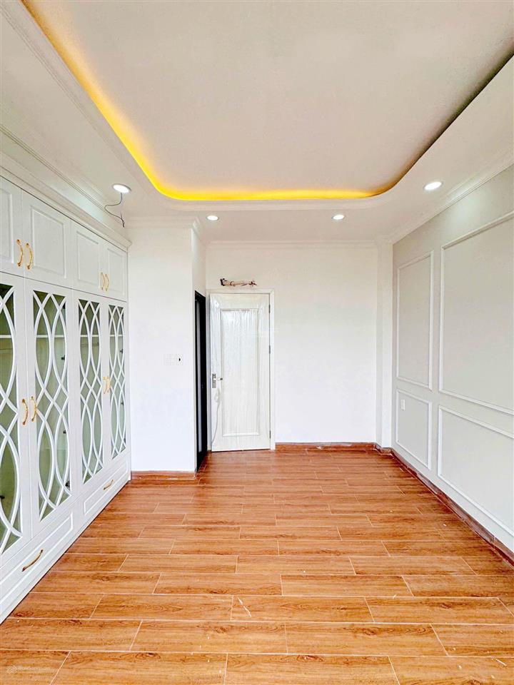 Nhà đẹp 4 tầng full nội thất ngay vạn phúc city, cách ql13 200m, sổ riêng hoàn công, tiện cho thuê