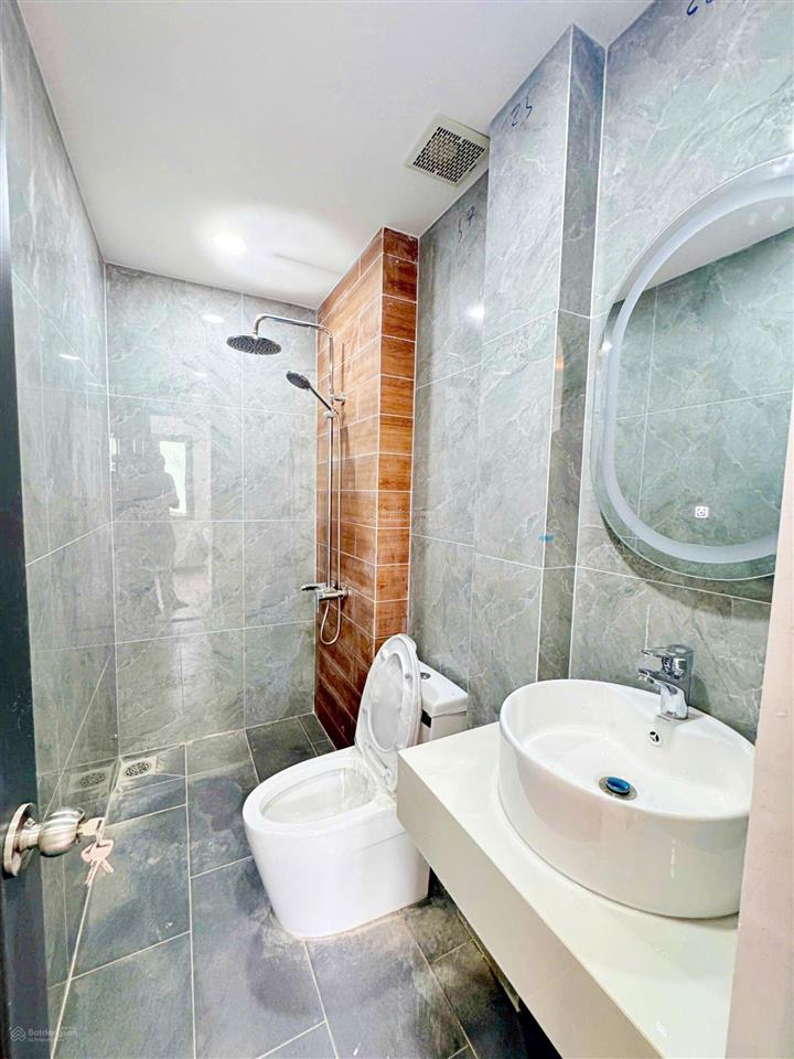 Nhà đẹp 4 tầng full nội thất ngay vạn phúc city, cách ql13 200m, sổ riêng hoàn công, tiện cho thuê