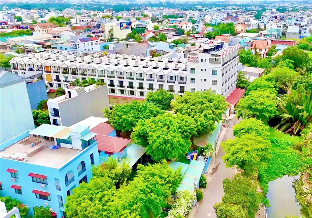 Chủ ngộp bank cần bán gấp nhà phố mặt tiền đường 9m view sông sài gòn, cách trung tâm q1 10 phút