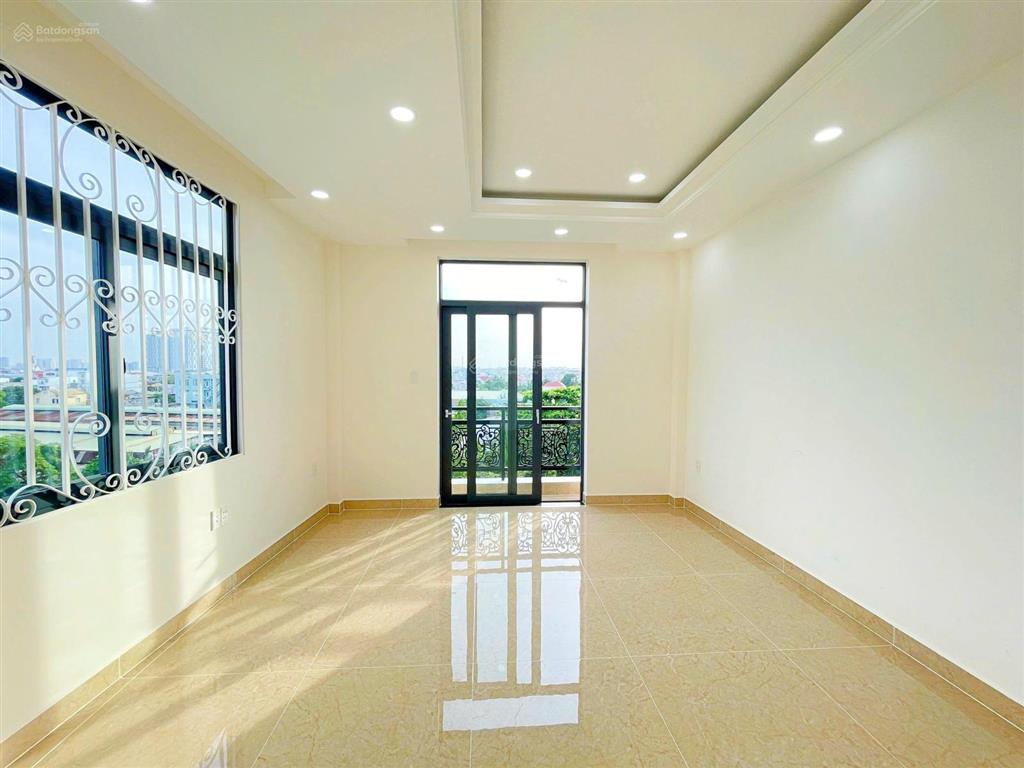 Chủ ngộp bank cần bán gấp nhà phố mặt tiền đường 9m view sông sài gòn, cách trung tâm q1 10 phút