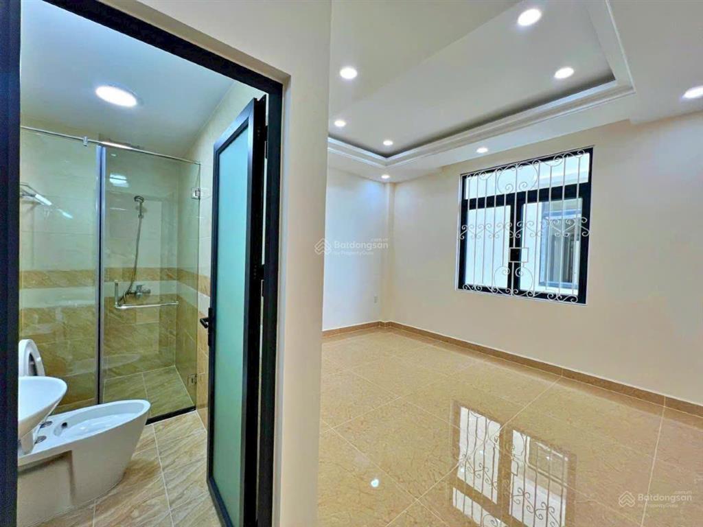 Chủ ngộp bank cần bán gấp nhà phố mặt tiền đường 9m view sông sài gòn, cách trung tâm q1 10 phút