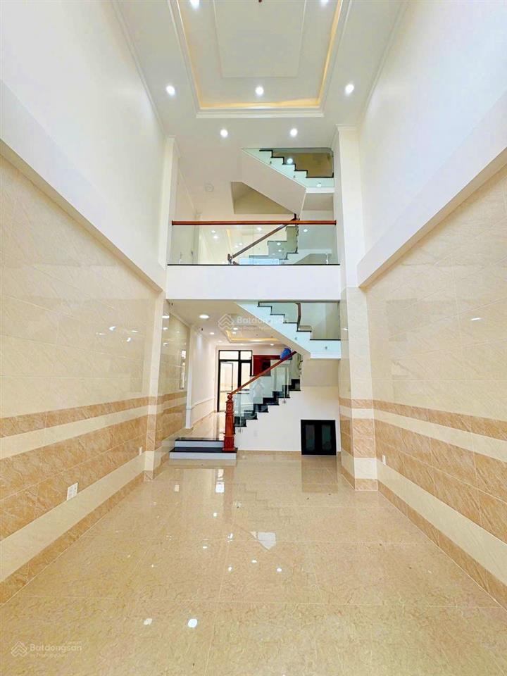 Chủ ngộp bank cần bán gấp nhà phố mặt tiền đường 9m view sông sài gòn, cách trung tâm q1 10 phút