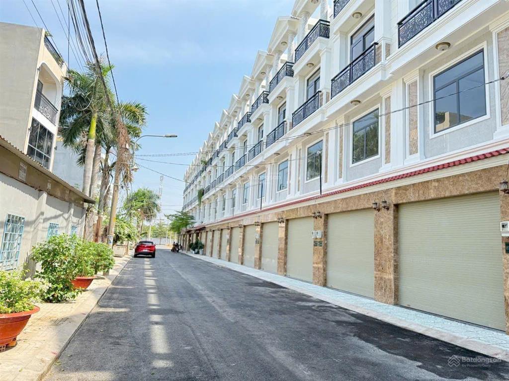 Chủ ngộp bank cần bán gấp nhà phố mặt tiền đường 9m view sông sài gòn, cách trung tâm q1 10 phút