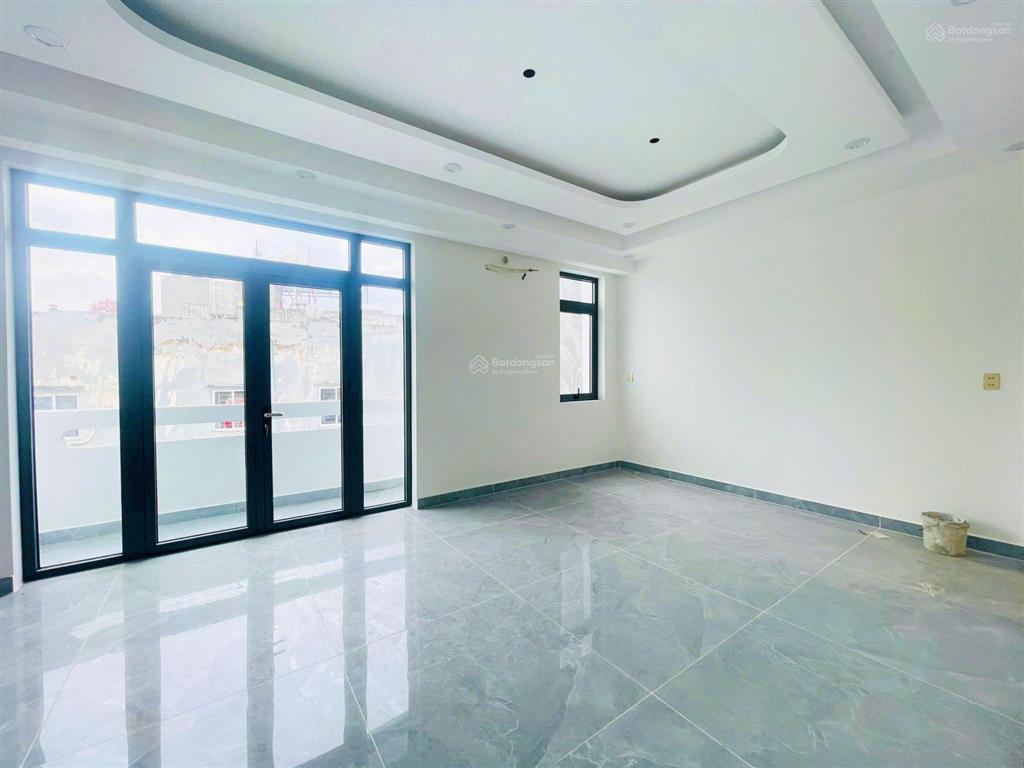 Bán nhà 3 tầng ngang 6,5m cách ql13 200m, sổ hồng hoàn công, đường thông 6m kdc hồng long