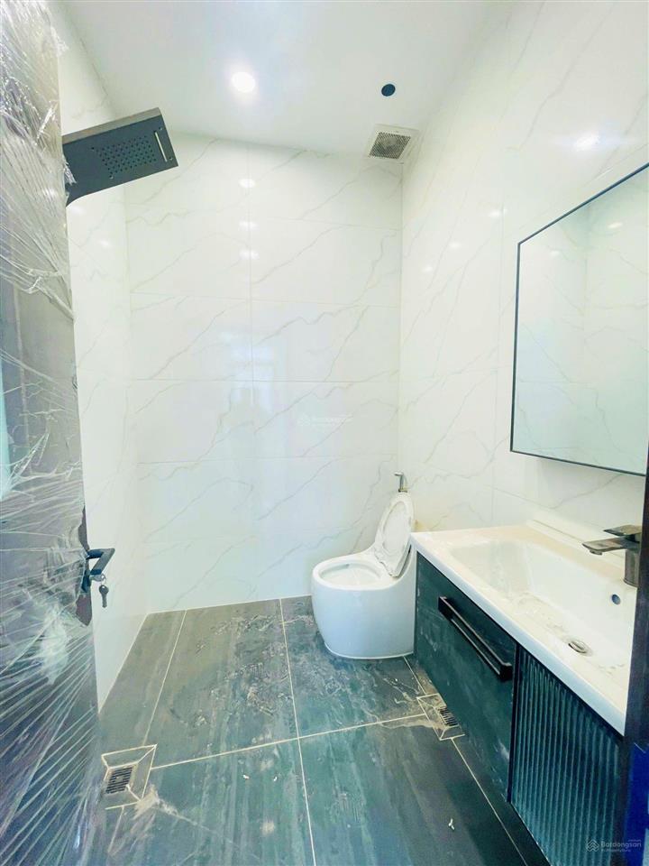 Bán nhà 3 tầng ngang 6,5m cách ql13 200m, sổ hồng hoàn công, đường thông 6m kdc hồng long