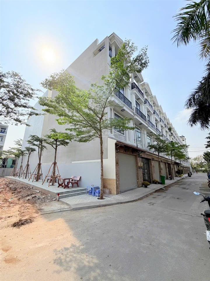 Cho thuê nhà 3 tầng khu đồng bộ ven sông sg, sát vạn phúc city, cách ql13 200m, đường thông bàn cờ