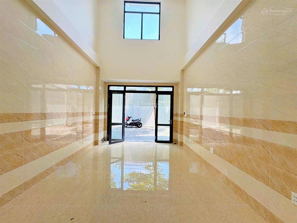Cho thuê nhà 3 tầng khu đồng bộ ven sông sg, sát vạn phúc city, cách ql13 200m, đường thông bàn cờ