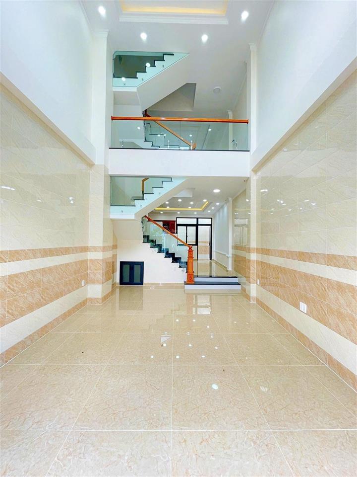 Cho thuê nhà 3 tầng khu đồng bộ ven sông sg, sát vạn phúc city, cách ql13 200m, đường thông bàn cờ