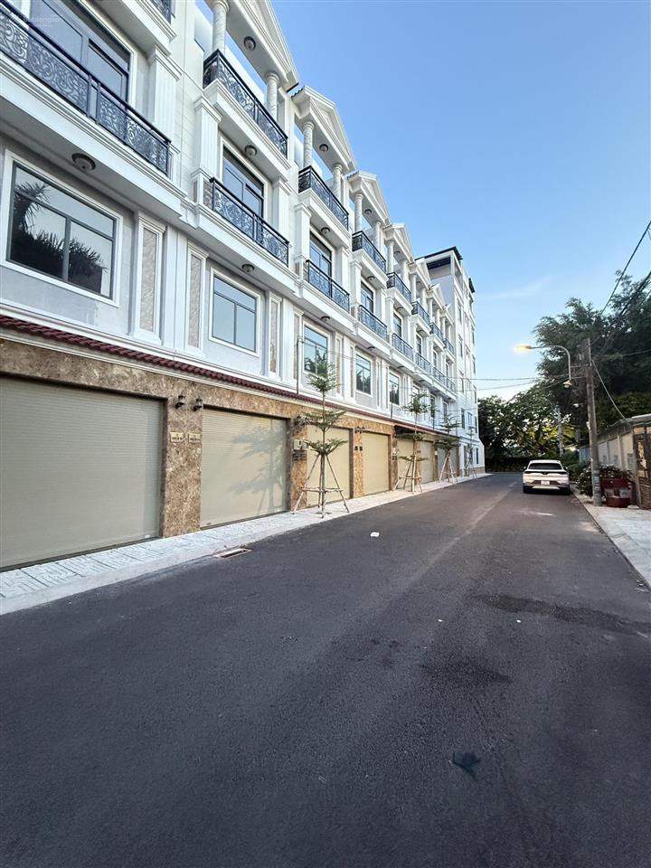 Cho thuê nhà 3 tầng khu đồng bộ ven sông sg, sát vạn phúc city, cách ql13 200m, đường thông bàn cờ