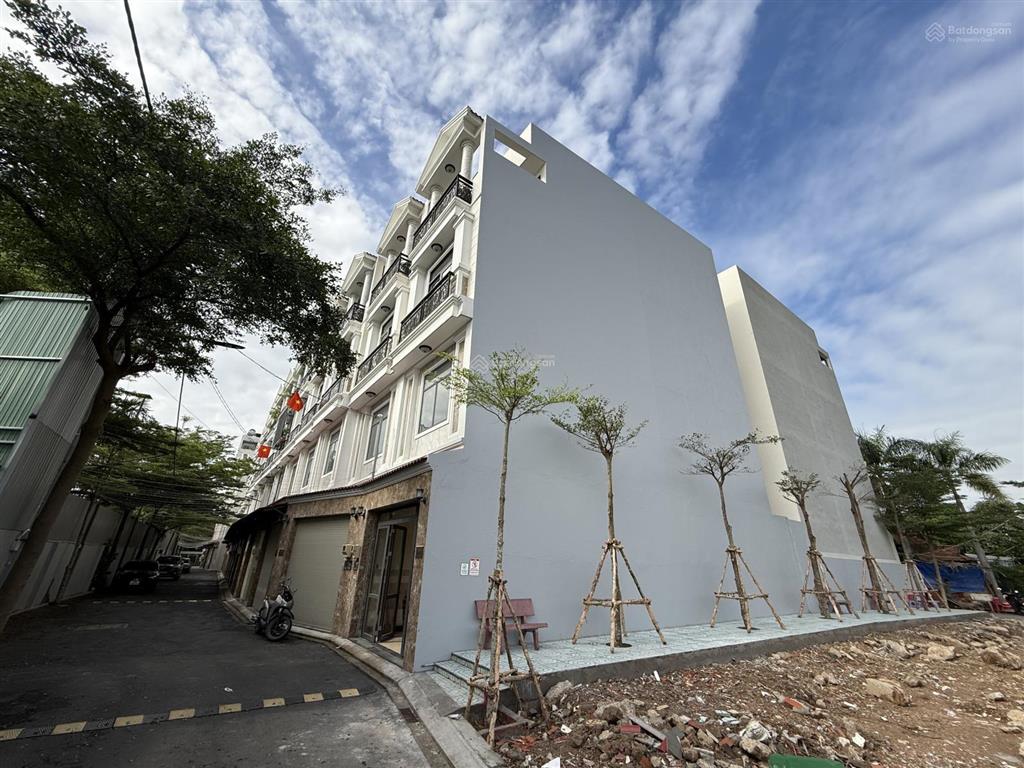 Cho thuê nhà 3 tầng khu đồng bộ ven sông sg, sát vạn phúc city, cách ql13 200m, đường thông bàn cờ