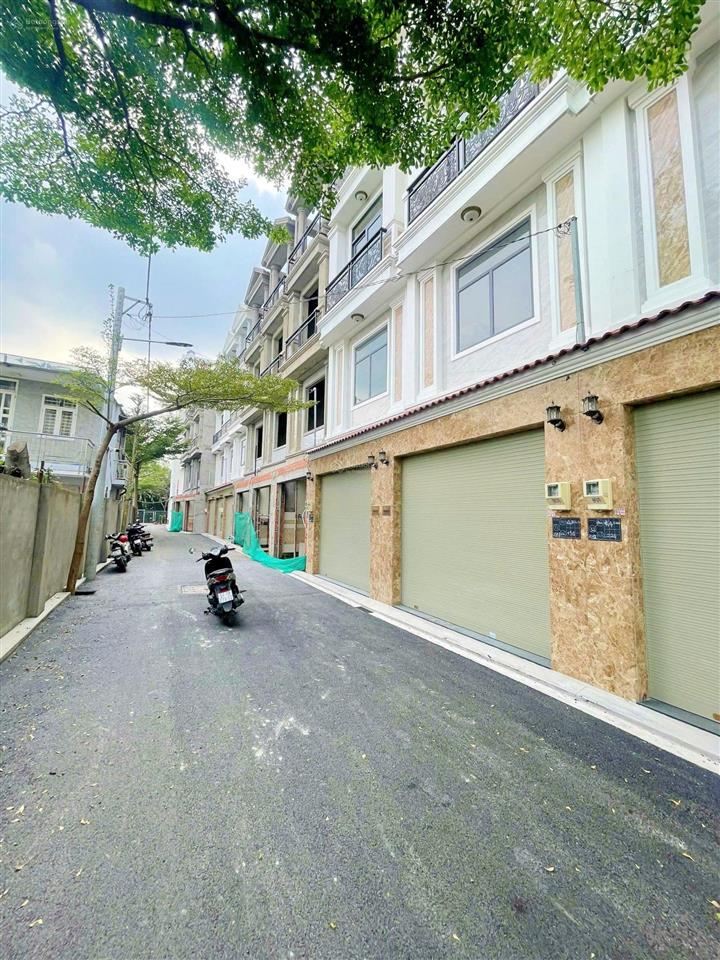 Cho thuê nhà 3 tầng khu đồng bộ ven sông sg, sát vạn phúc city, cách ql13 200m, đường thông bàn cờ