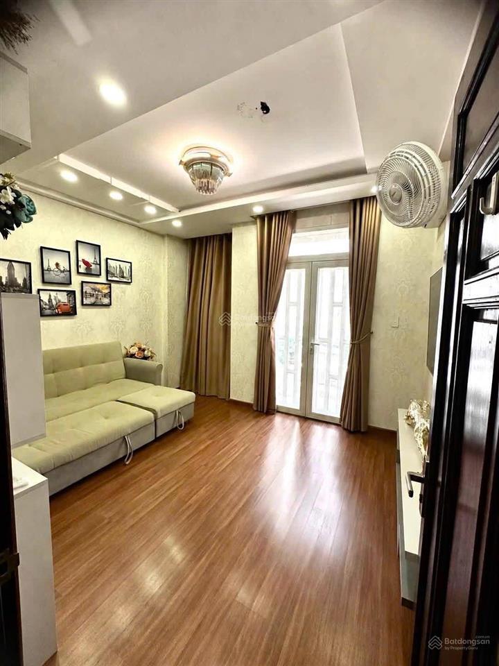 Cho thuê nhà 4 tầng ngay sát mặt tiền ql13, đối diện vạn phúc city, ngang 4,5m