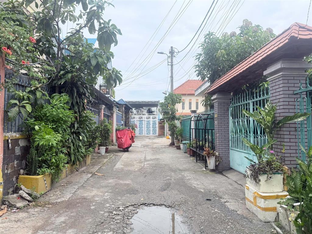 Bán đất mặt tiền hẻm cách ql13 100m, đường thông kdc hồng long, ngay trường tiểu học  full thổ cư