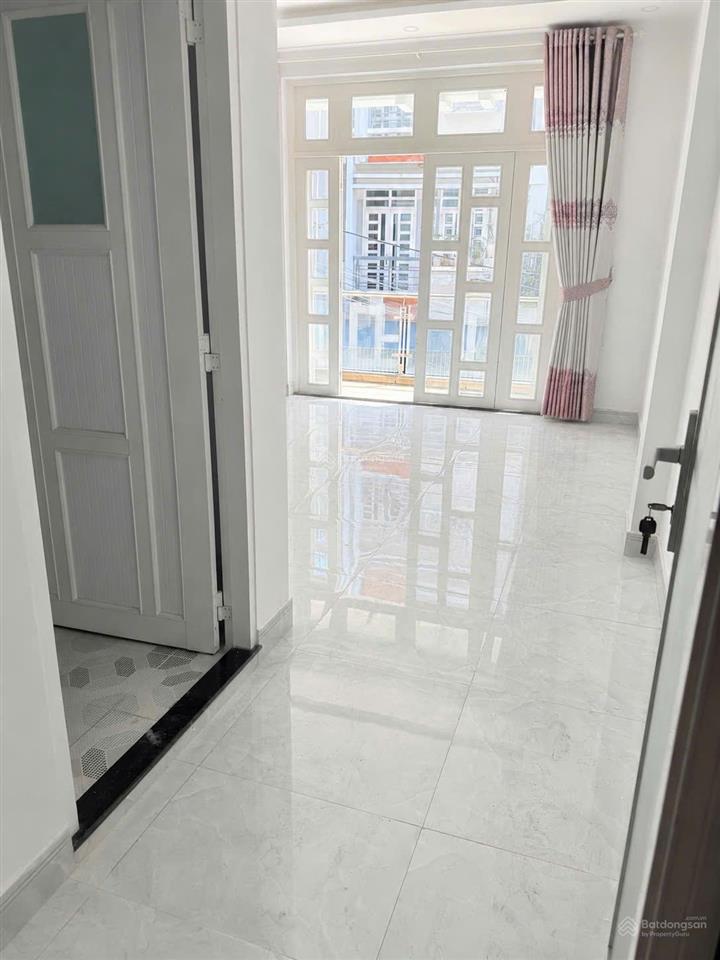 Cho thuê nhà 3 tầng ngay ds27 phạm văn đồng  sát trường học ngô chí quốc , ngang hơn 5m