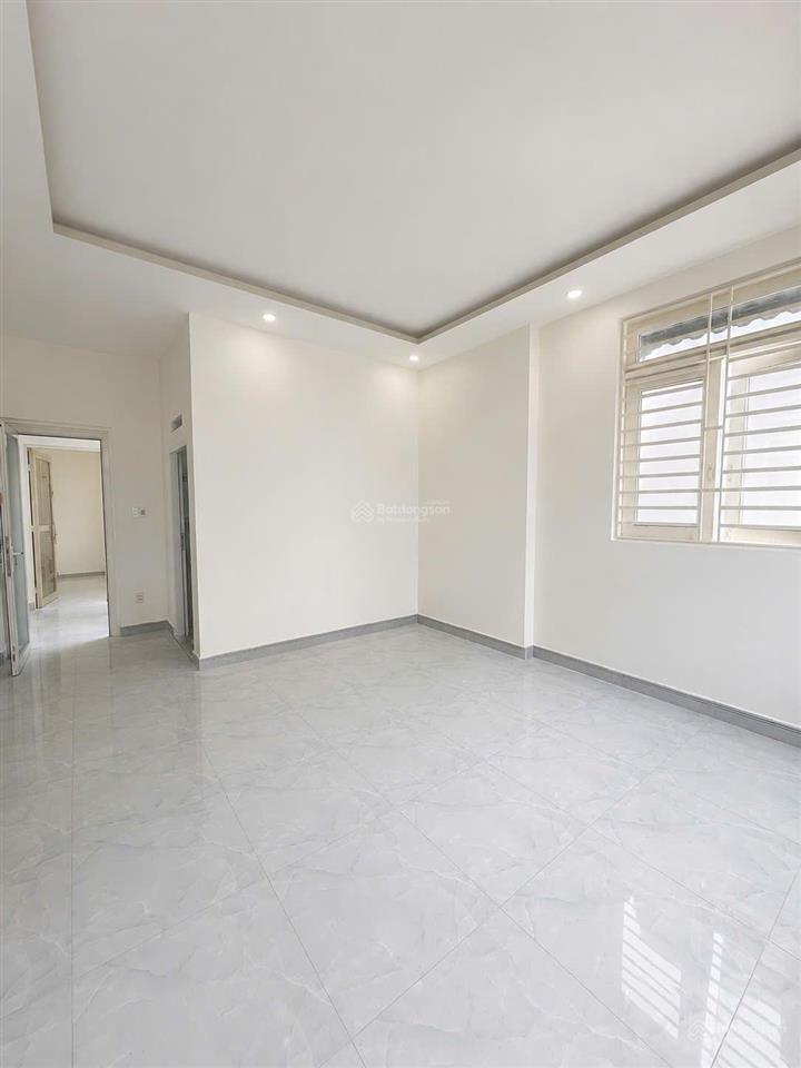 Cho thuê nhà 3 tầng ngay ds27 phạm văn đồng  sát trường học ngô chí quốc , ngang hơn 5m