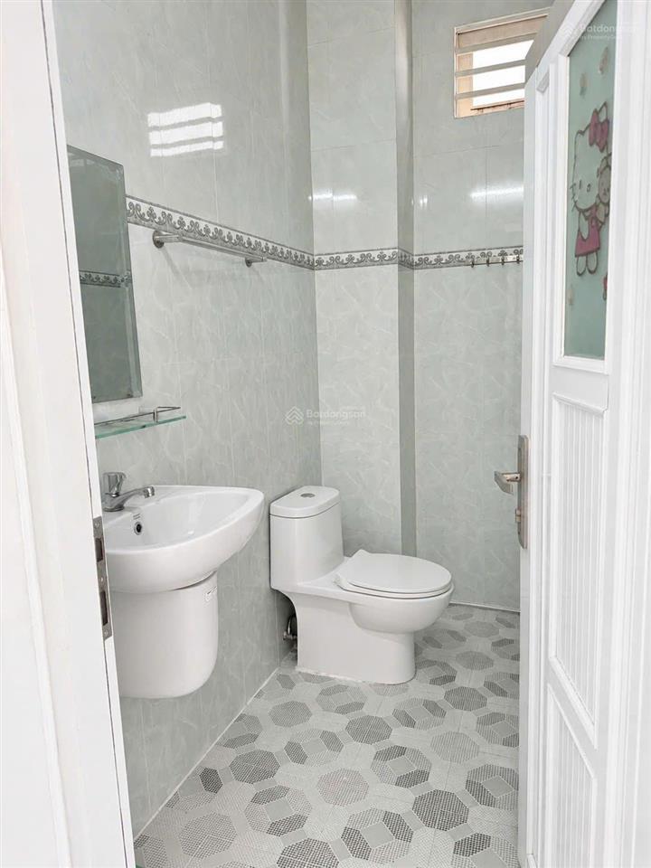 Cho thuê nhà 3 tầng ngay ds27 phạm văn đồng  sát trường học ngô chí quốc , ngang hơn 5m