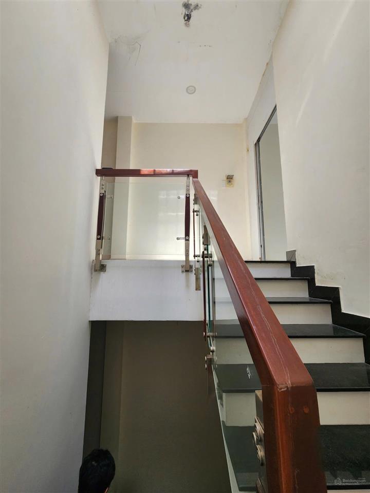 Cho thuê nhà 3 tầng ngay kdc lộc vừng đường thông vạn phúc city, cách ql13 50m