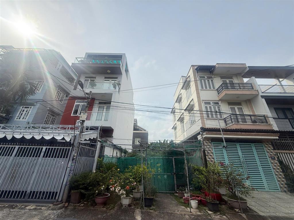 Bán đất full thổ 2 mặt tiền ngay h389 khu văn phòng chính phủ, đường rộng 12m thông vạn phúc city