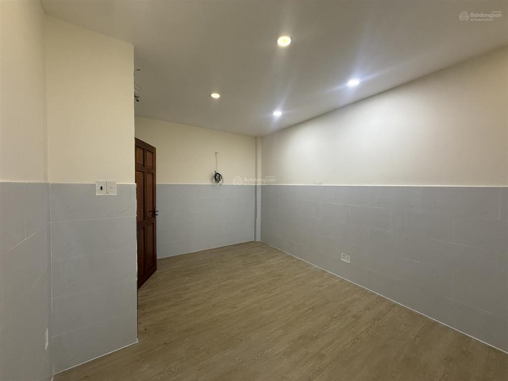 Bán gấp nhà 2 tầng ngay đường số 9 thông kdt vạn phúc city, ngang 5m, cách ql13 200m